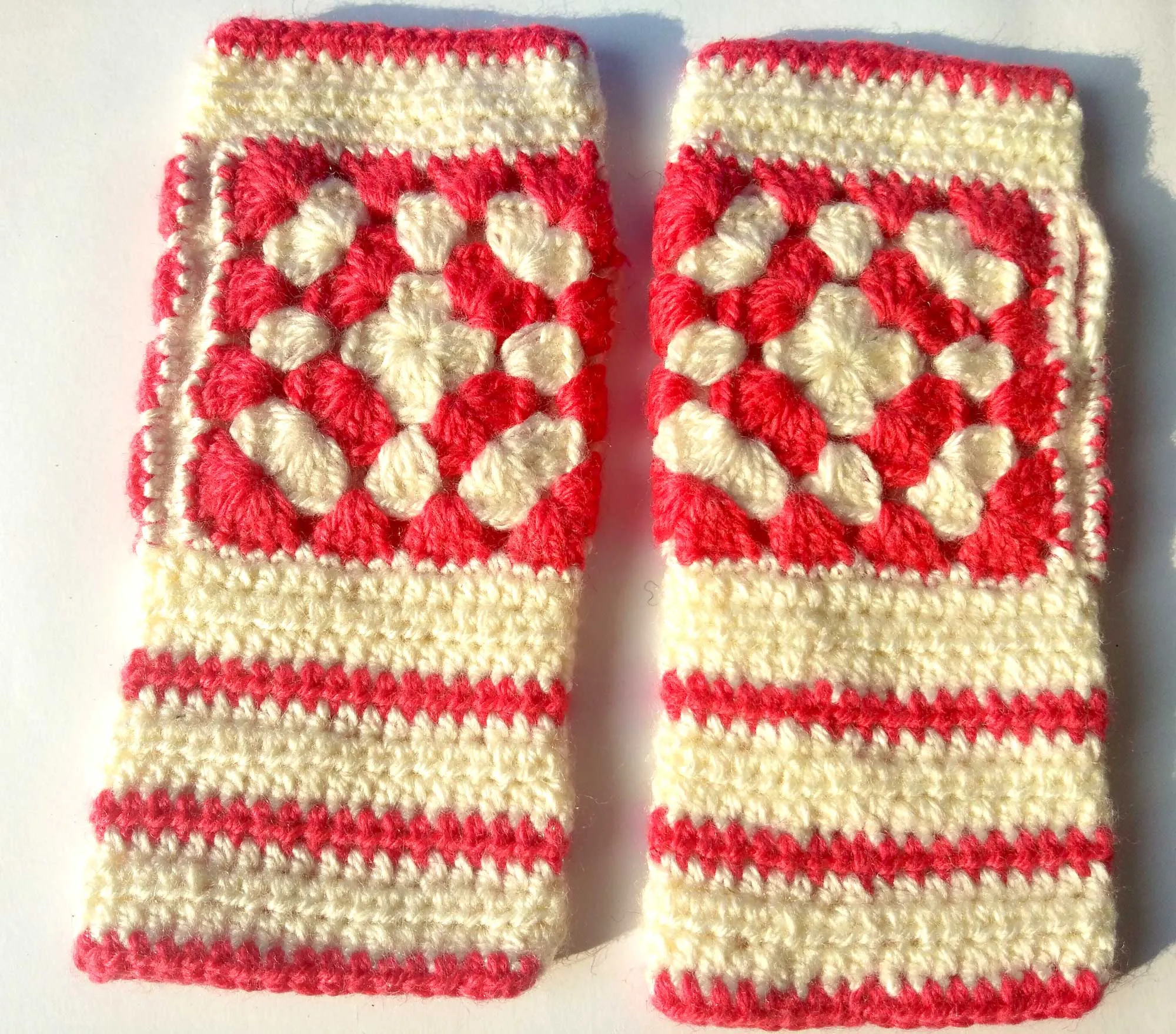 Graminarts Handmade Crochet Beautiful Women Cuff Gloves Sets- Hot Red with white