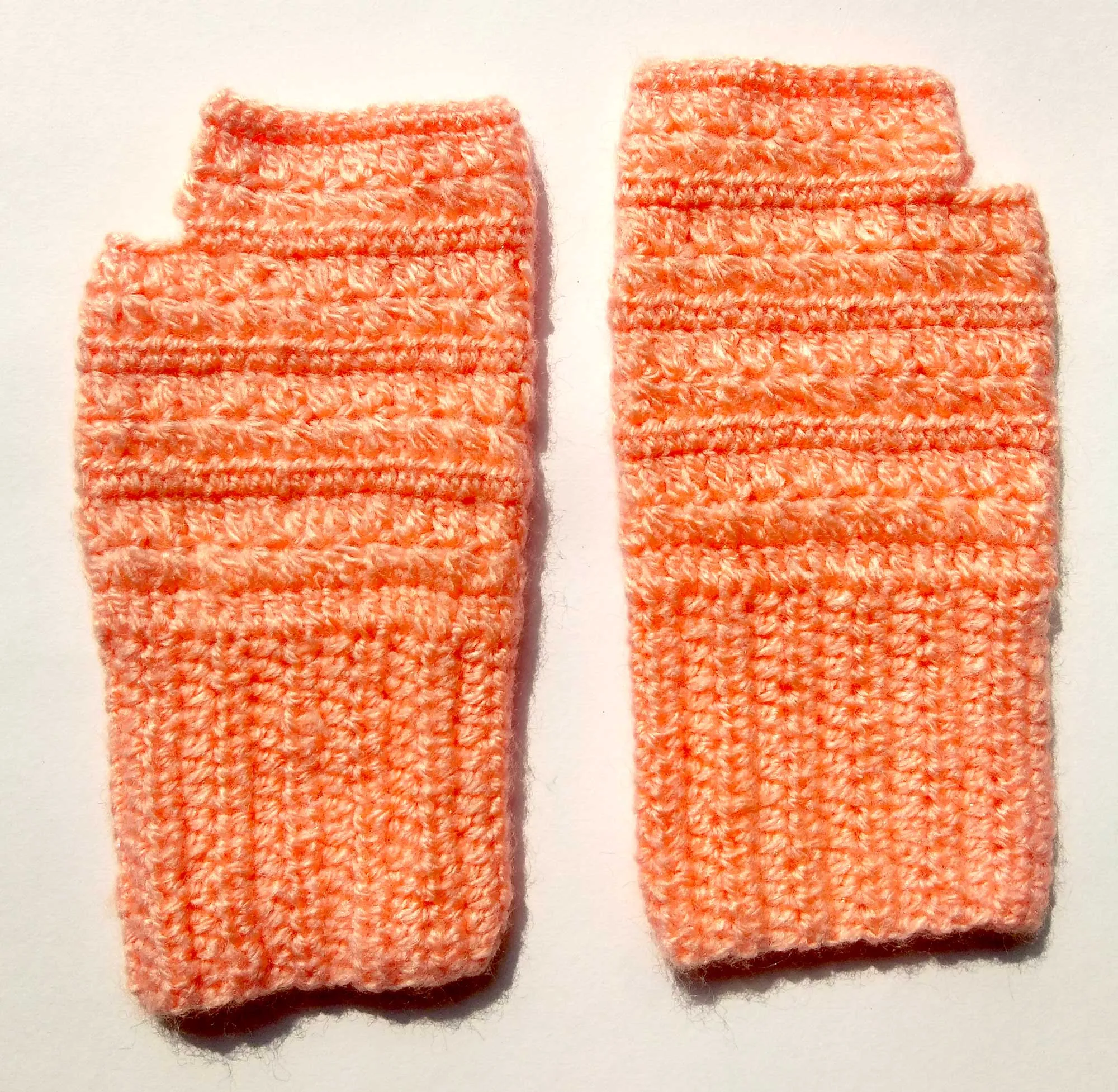 Graminarts handmade woollen/yarn Peach colour fingerless gloves